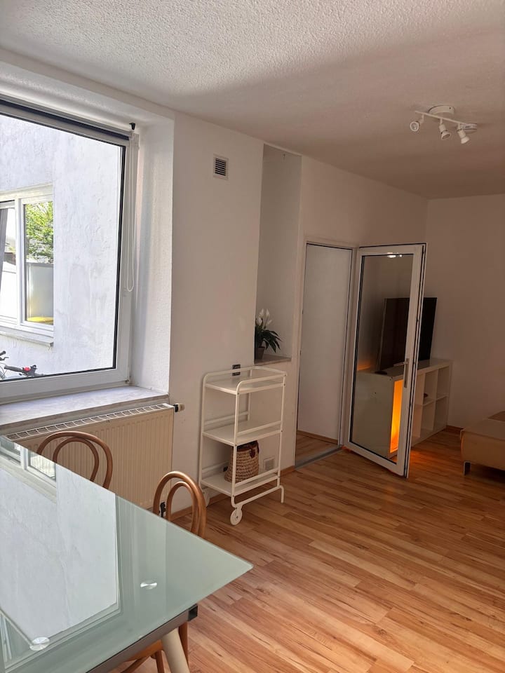 Spacious 2-room Apartment, Quiet And Centrall - Colonia