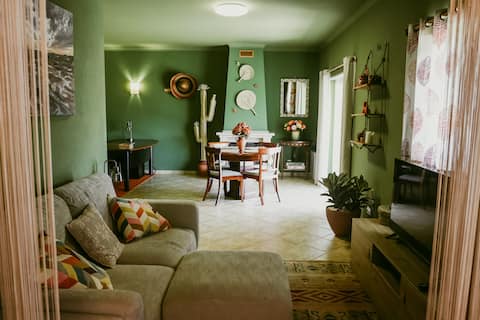 Popular Airbnb listing: Casa Aurora Southwestern style apartment in Sagres