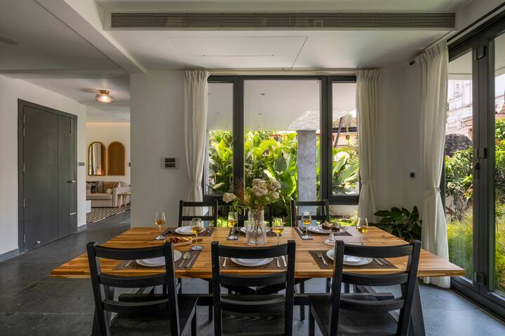 Dining area image 3