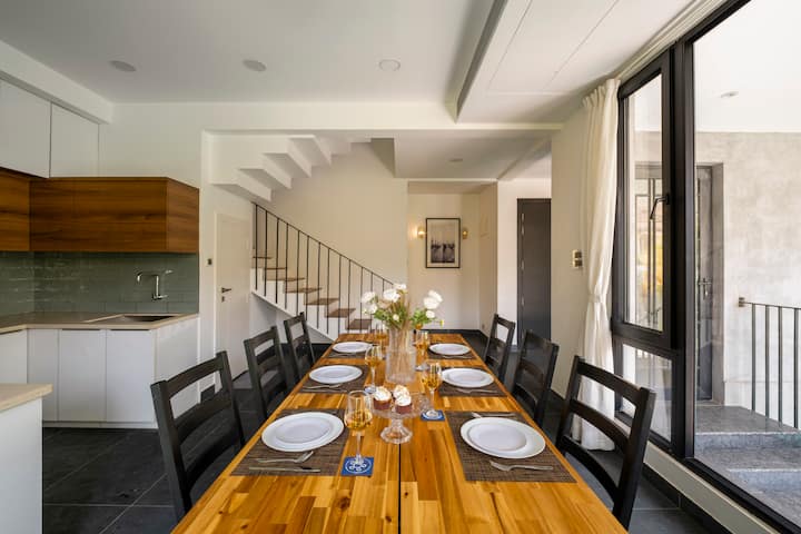 Dining area image 2