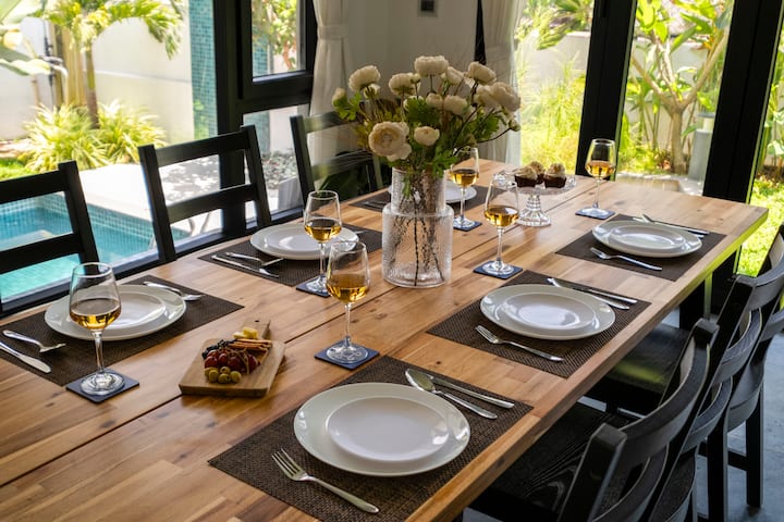 Dining area image 1