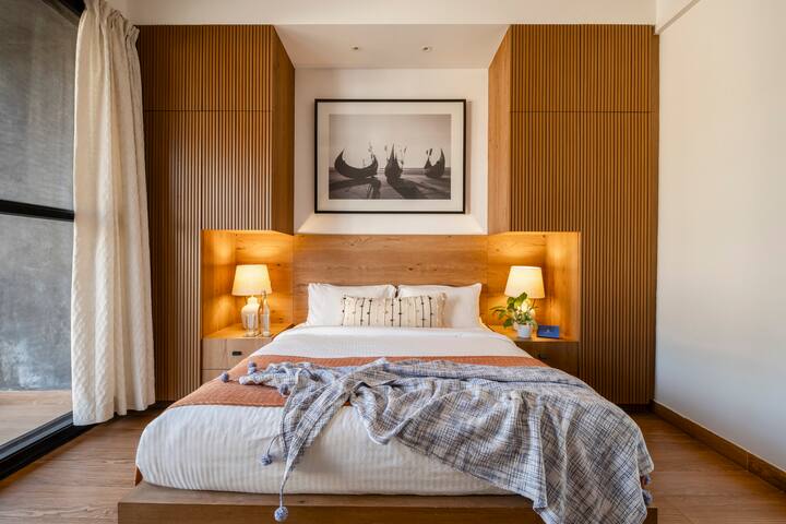 Bedroom 1 image 2
