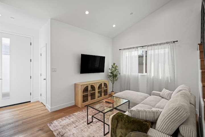 2br Burbank Stay | Wfh+ Parking | Warner Bros - Burbank, CA