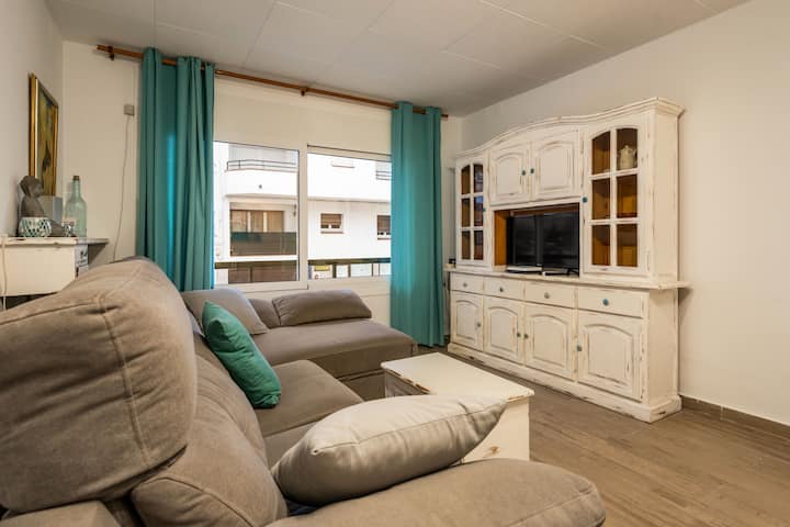 Spacious 3br Apartment With Terrace Near The Sea - Llançà