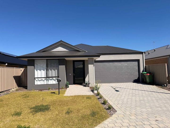 Karnup Getaway With An Ensuite Bathroom In Each Ro - Mandurah