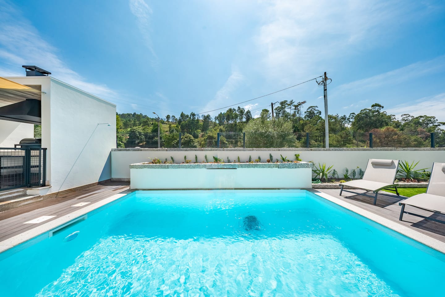 Casa do Primo Zeca: casa nova com piscina privada panorâmica sobre o vale, em Oleiros, Ponte da Barca