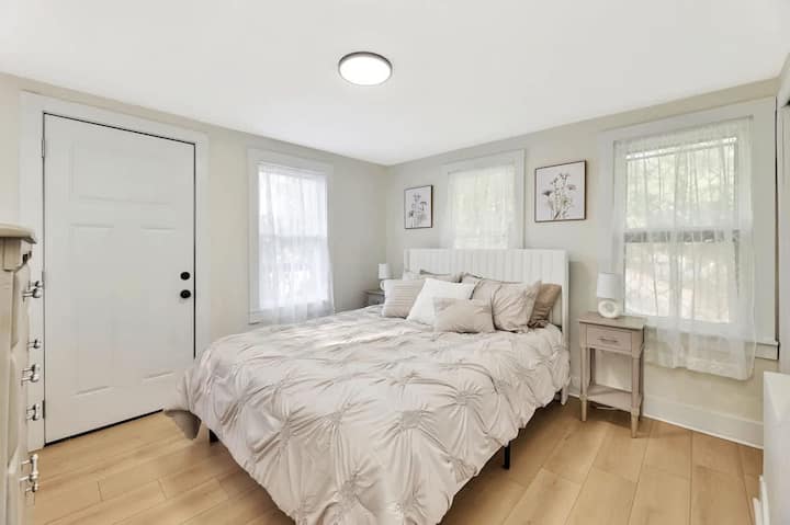 1bd Retreat! ~Hidden Sunshine~ - Wichita