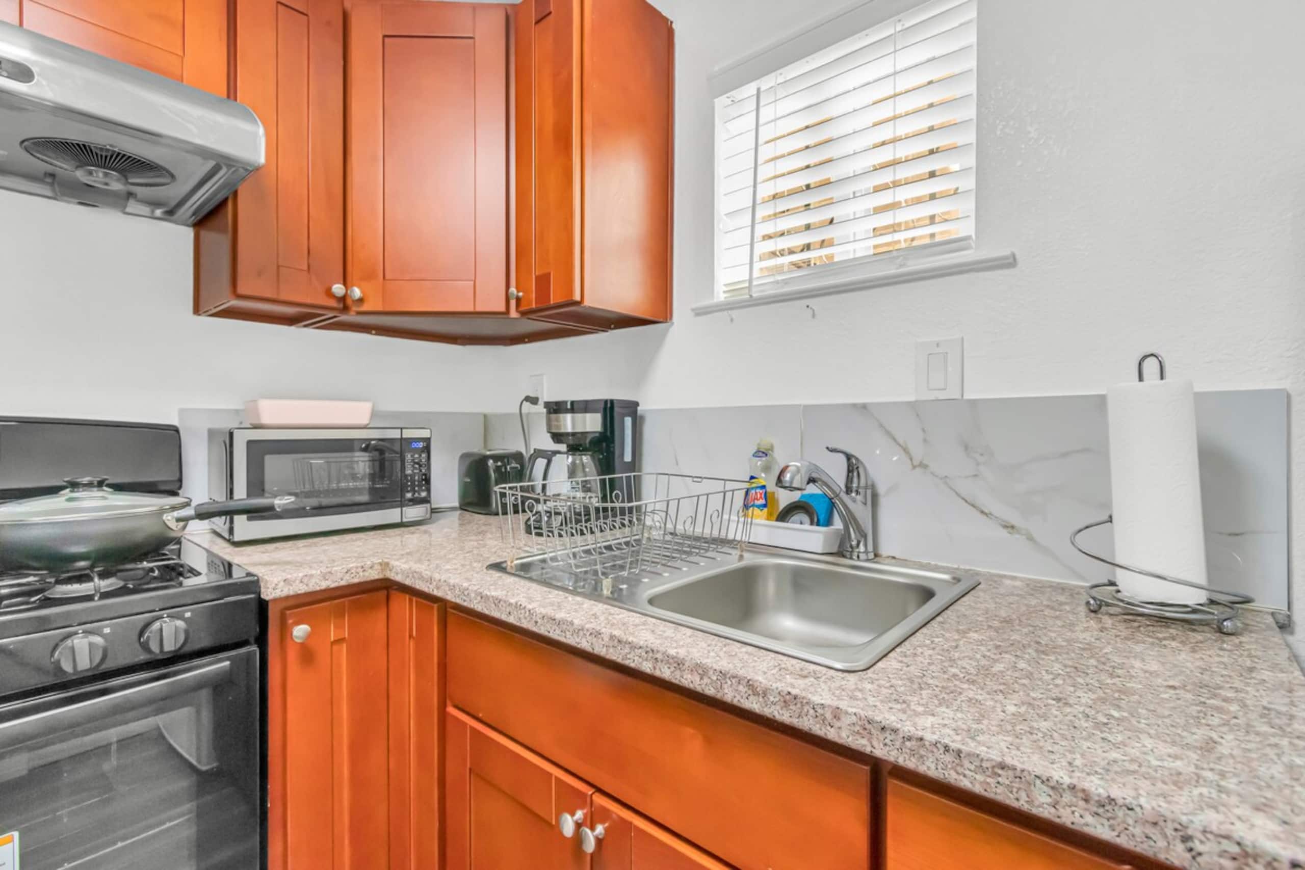 Charming studio in downtown with kitchen - Photo 8