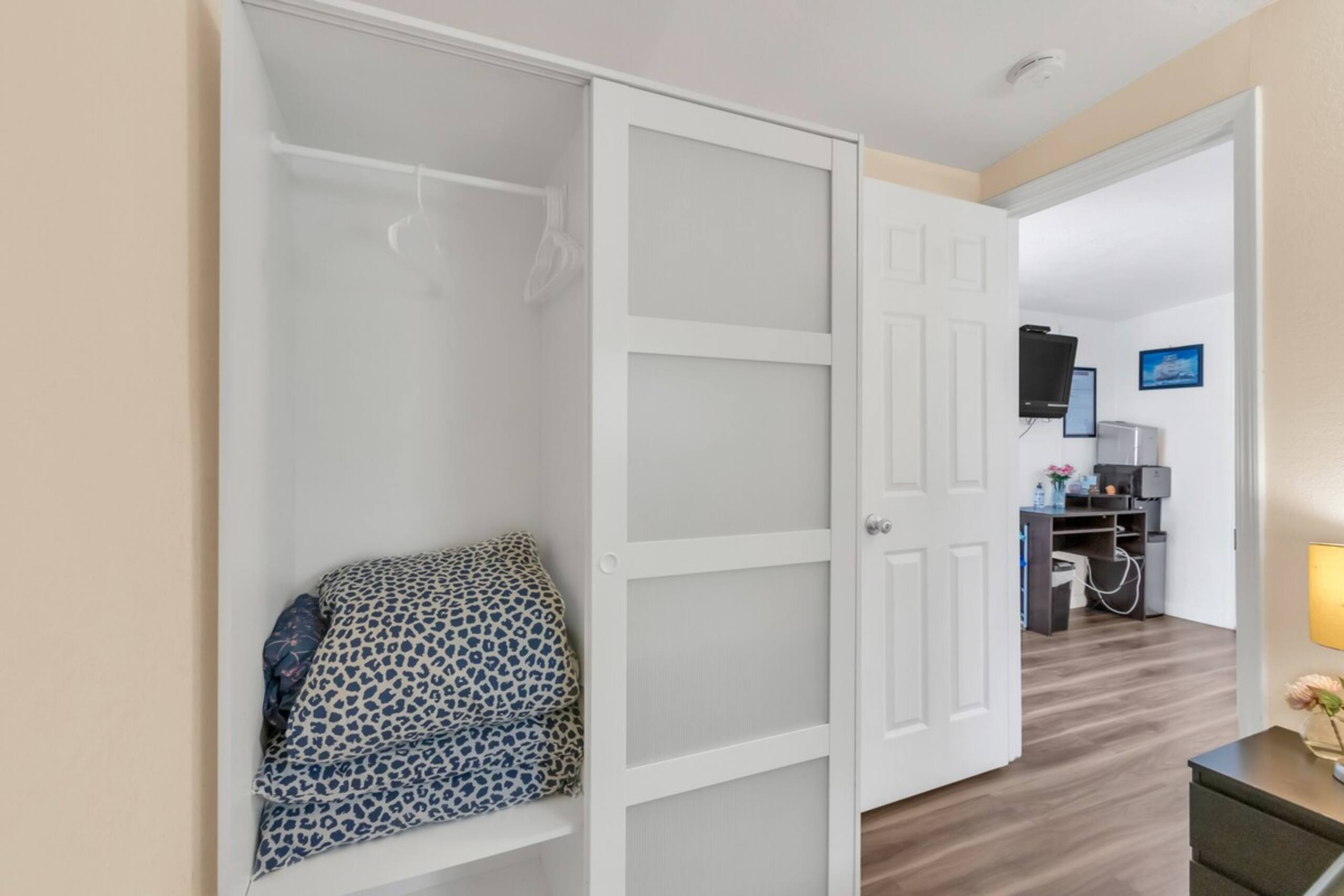 Charming studio in downtown with kitchen - Photo 11