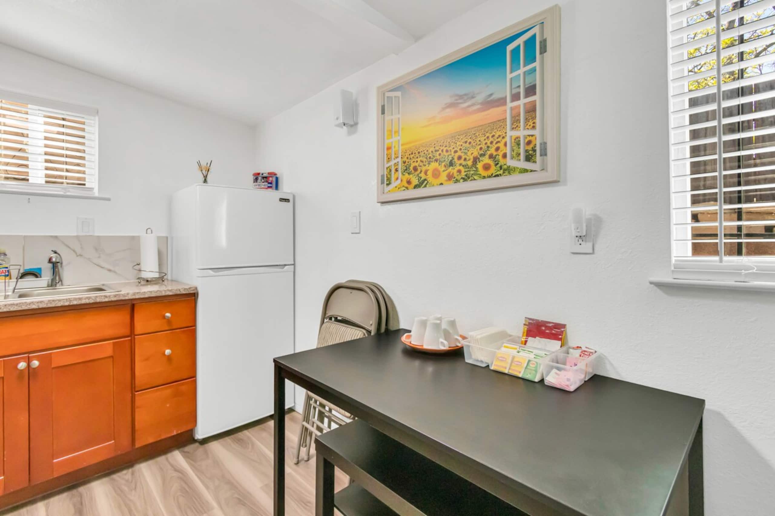 Charming studio in downtown with kitchen - Photo 2