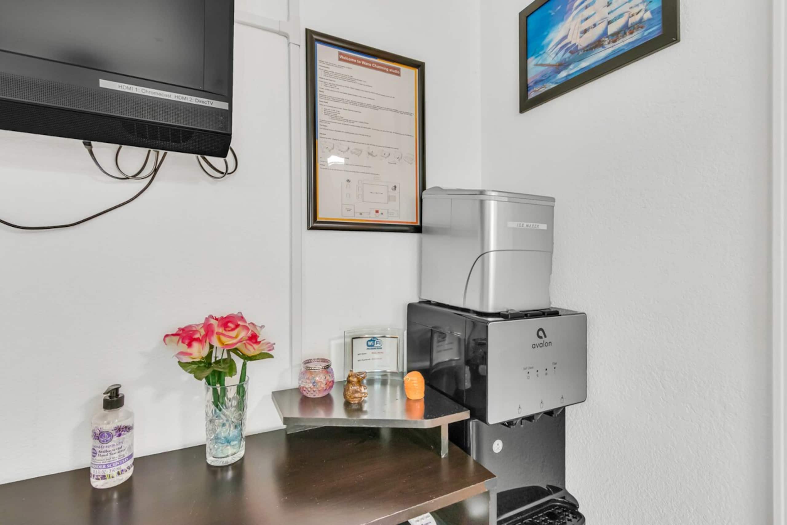 Charming studio in downtown with kitchen - Photo 1
