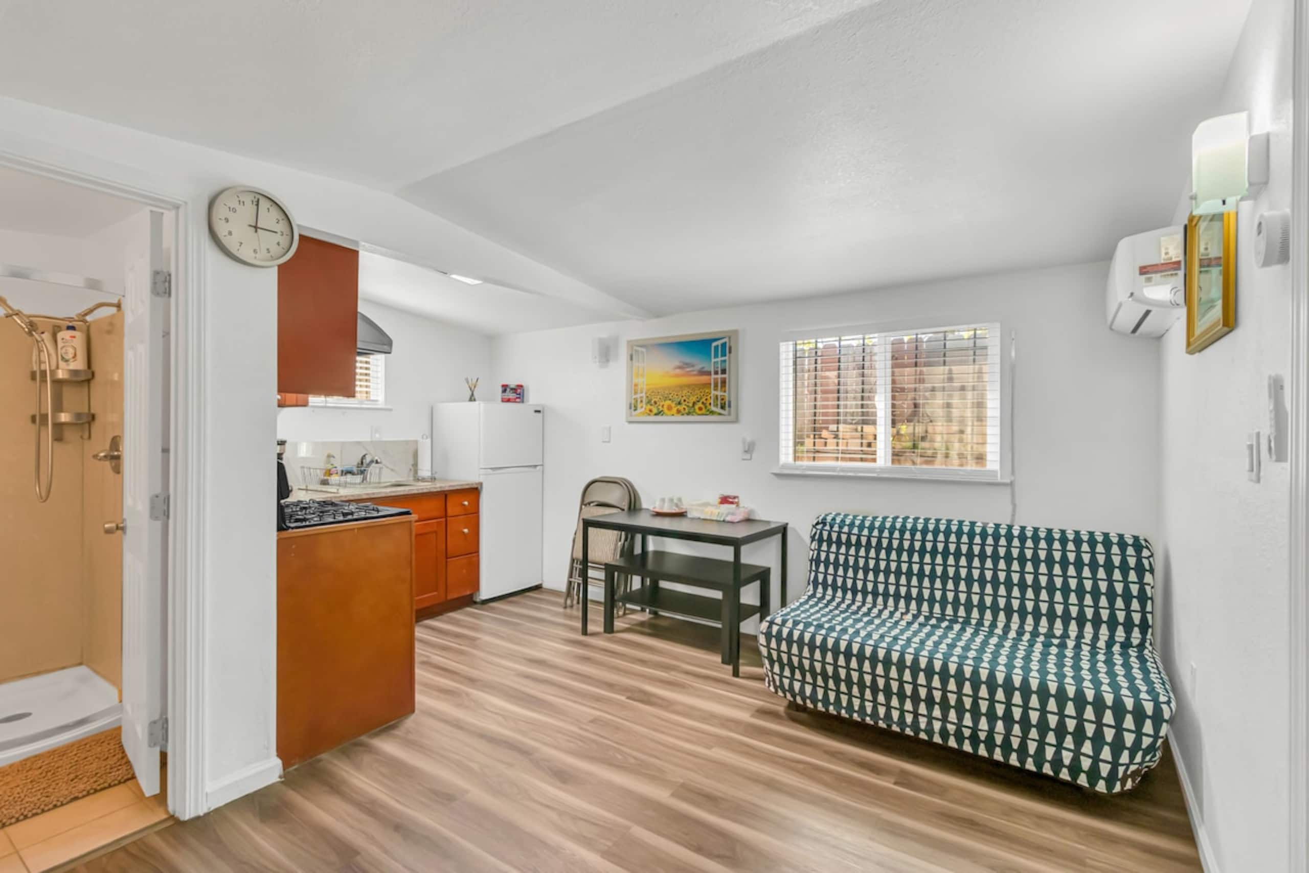 Charming studio in downtown with kitchen - Photo 3