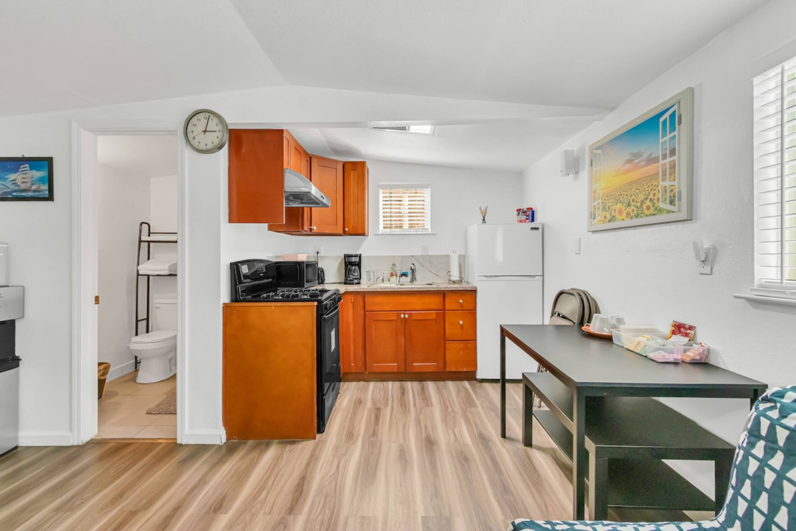 Charming studio in downtown with kitchen - Photo 9