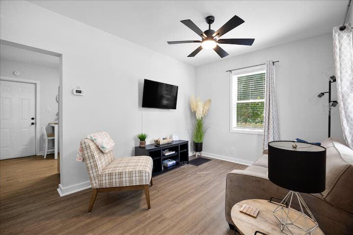 Private Downtown Bungalow Near Riverwalk & Beaches - Wilmington, NC
