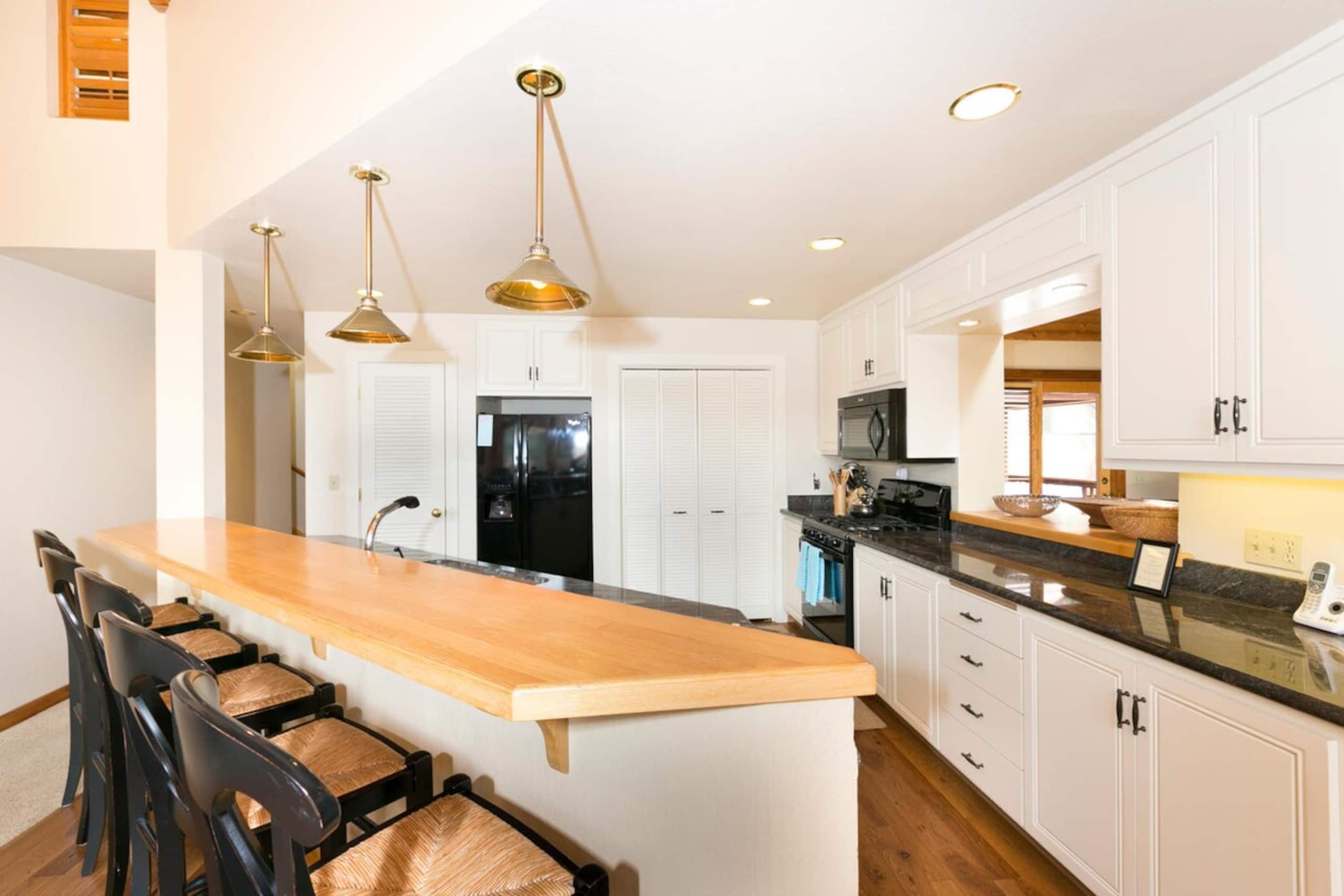 Victory Place Palisades- 5BR, Hot Tub, Pool Table - Photo 11