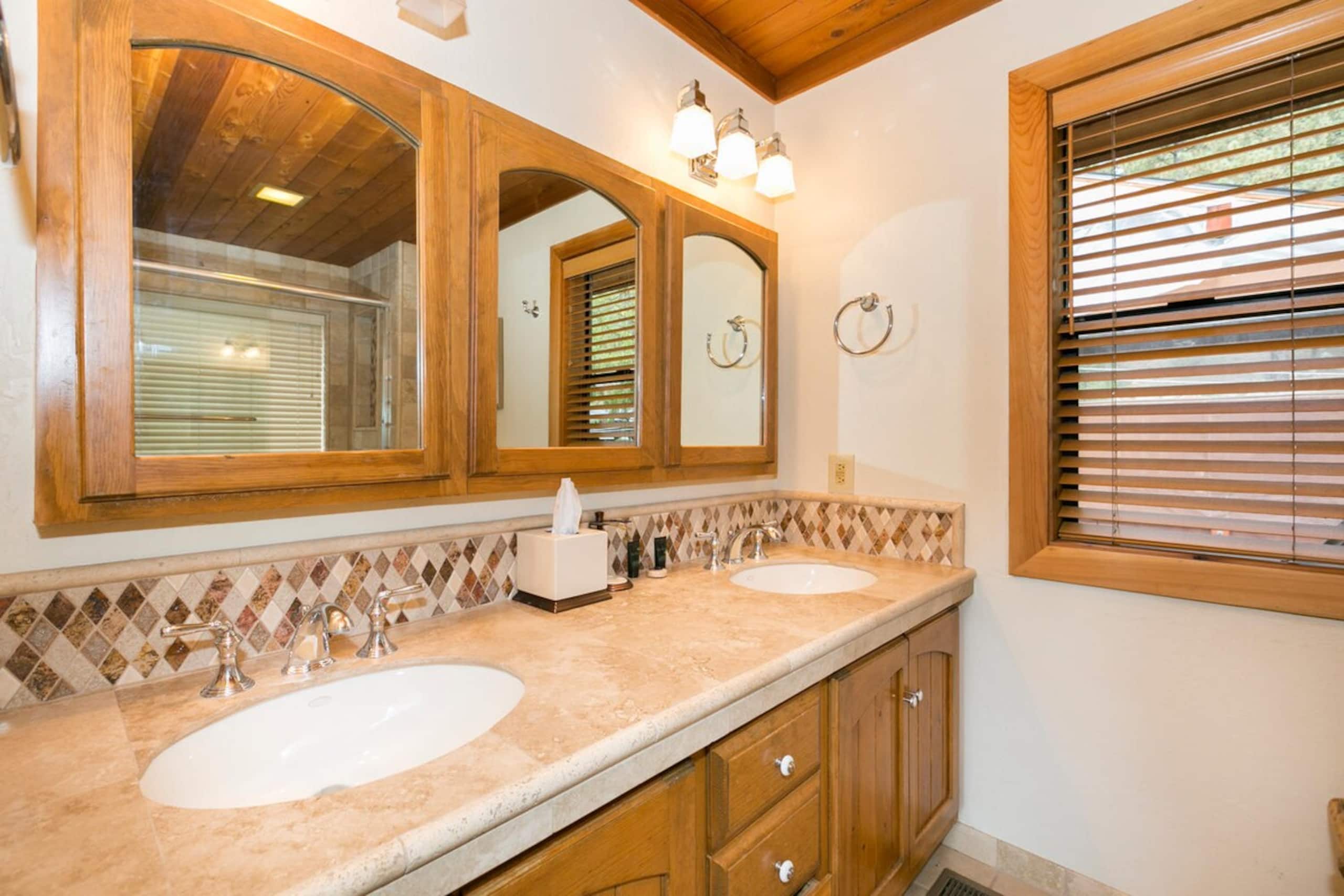 Victory Place Palisades- 5BR, Hot Tub, Pool Table - Photo 23