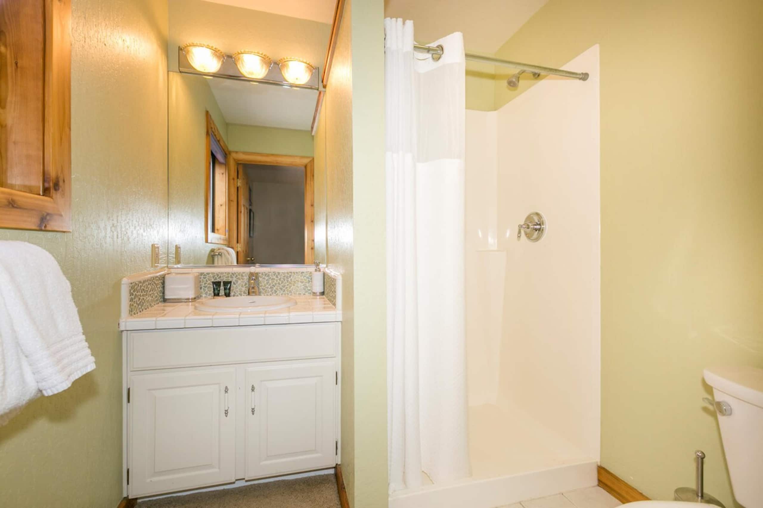 Victory Place Palisades- 5BR, Hot Tub, Pool Table - Photo 19