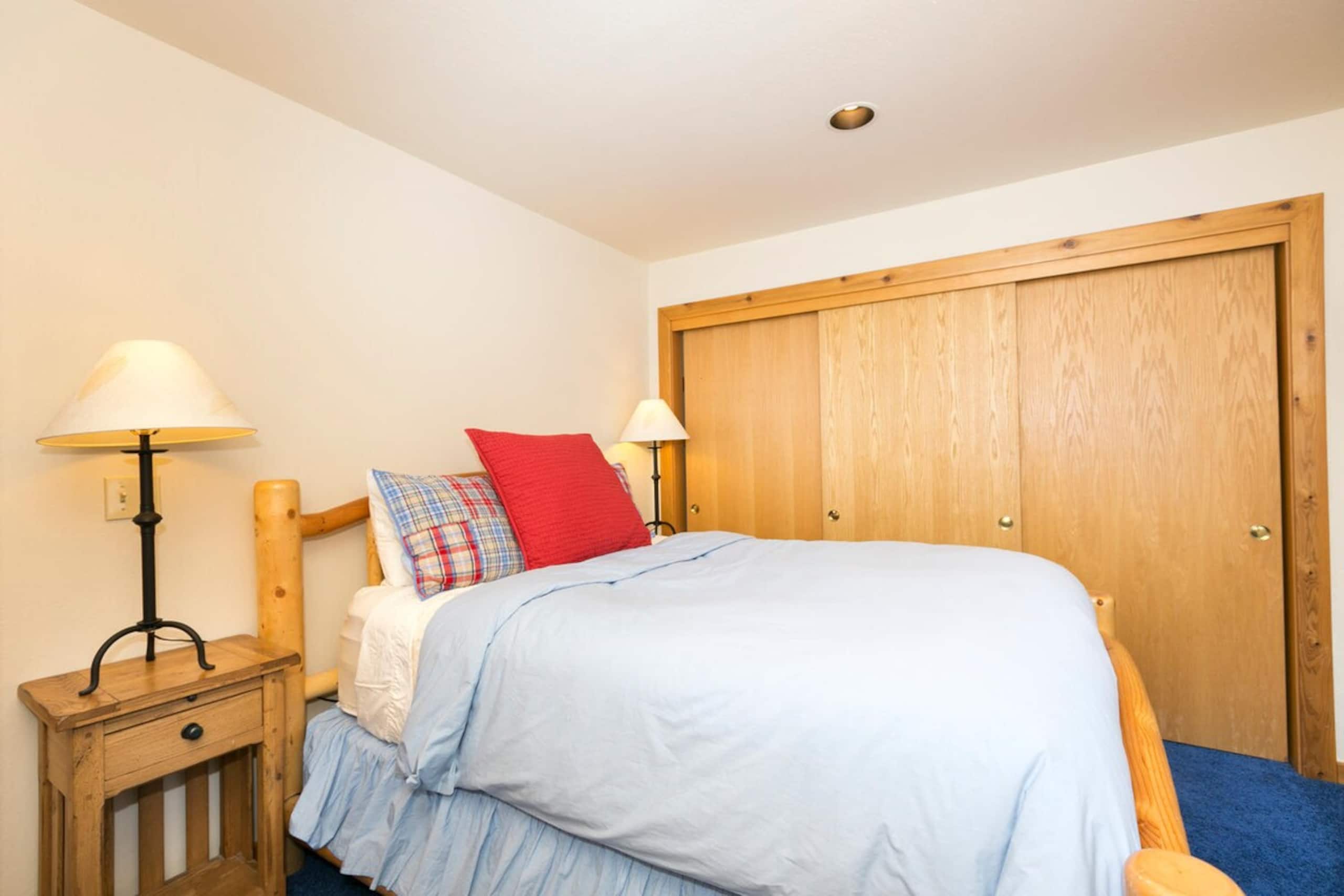 Victory Place Palisades- 5BR, Hot Tub, Pool Table - Photo 21