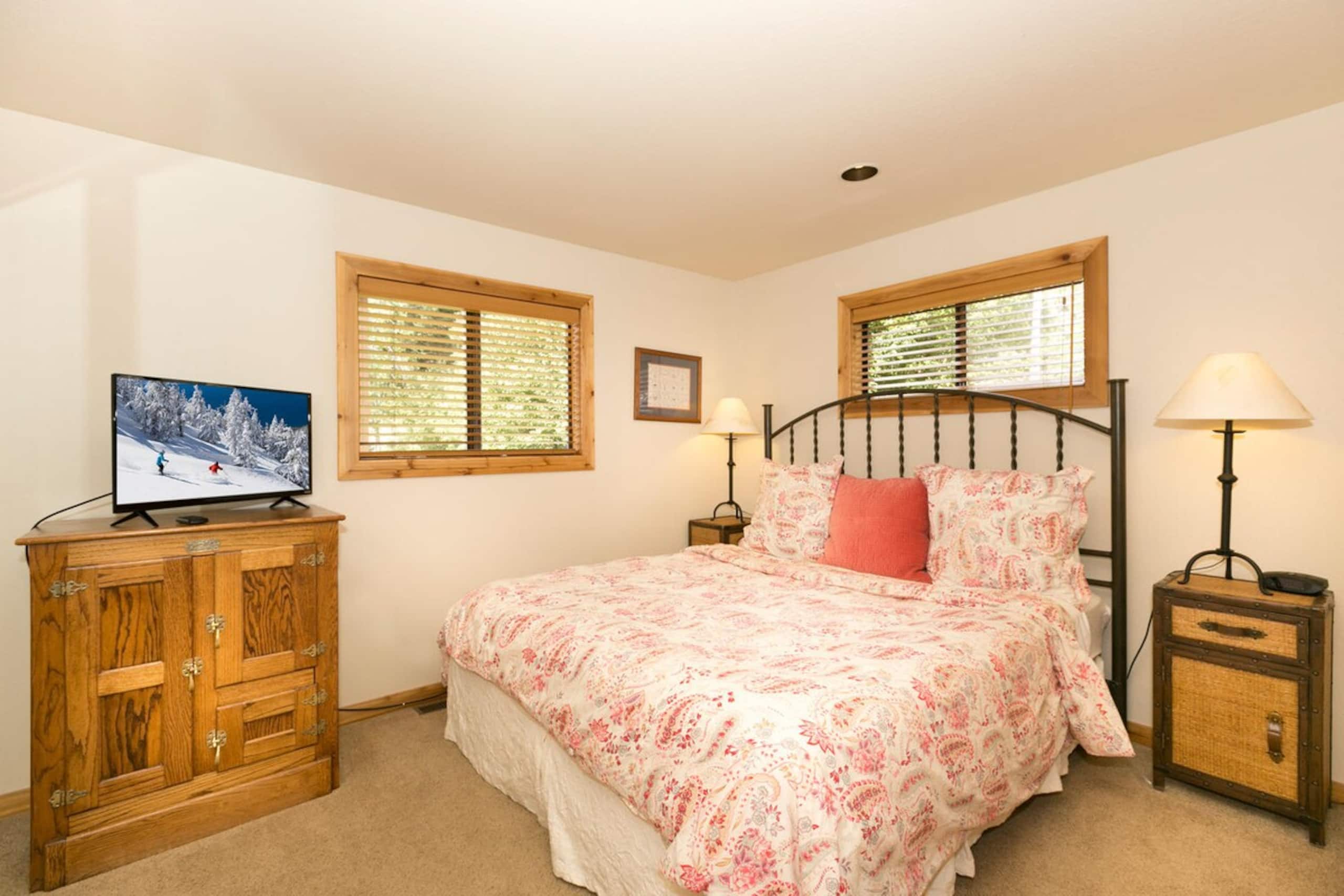 Victory Place Palisades- 5BR, Hot Tub, Pool Table - Photo 15