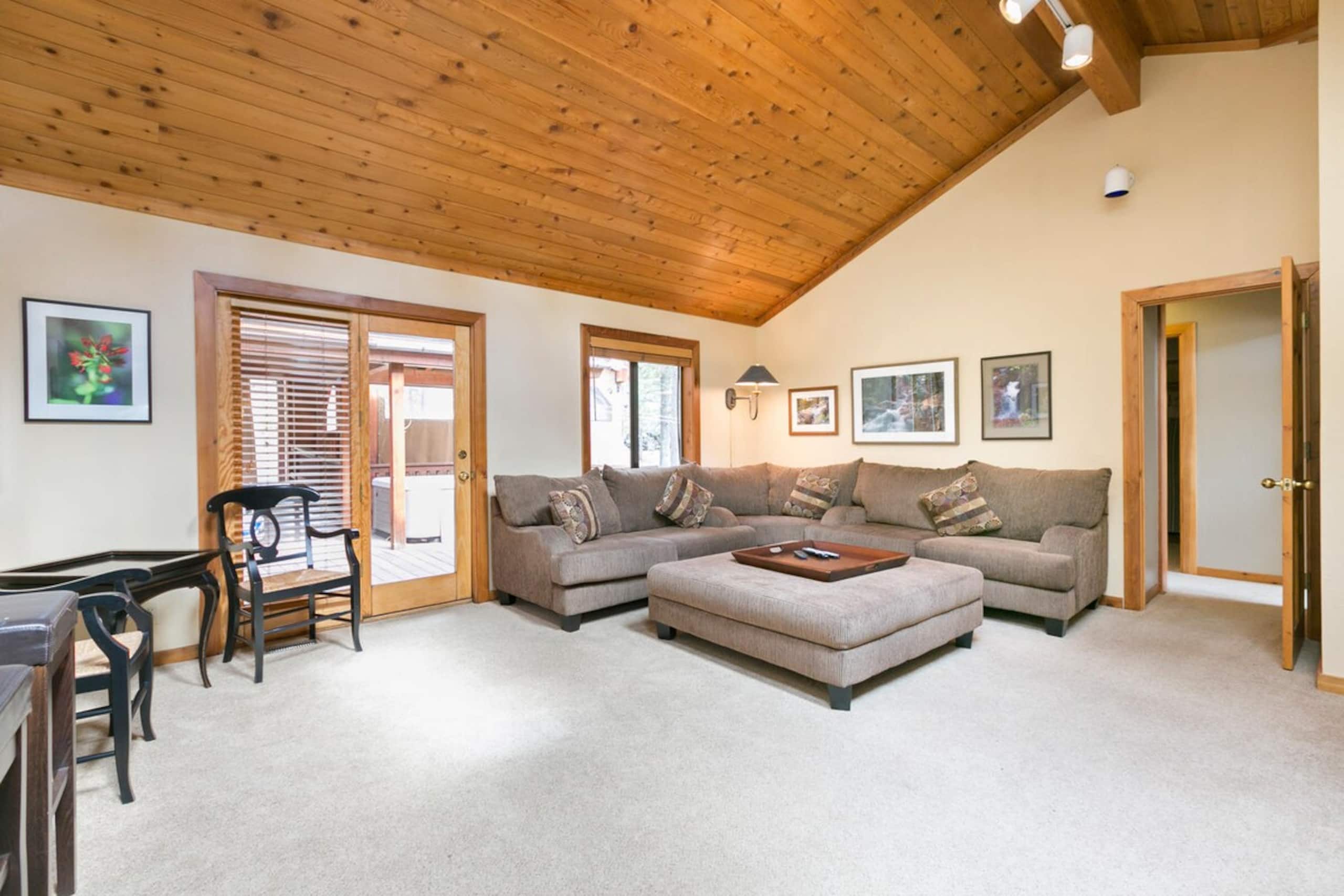 Victory Place Palisades- 5BR, Hot Tub, Pool Table - Photo 8