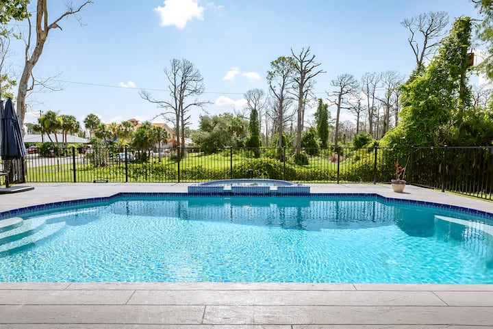 Pool, Outdoor Dining, Bbq, Foosball, Kids Playroom - Englewood, FL