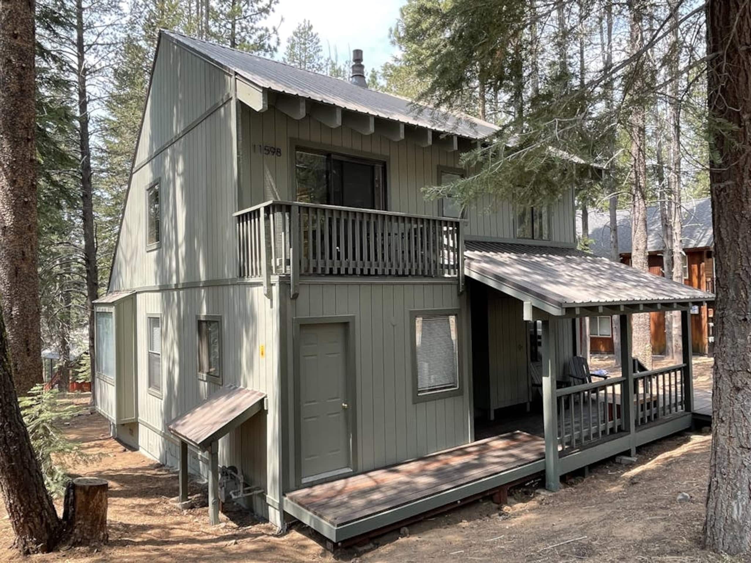 Updated 3BR Skiview, Pool, Hot Tub, Sauna - Photo 18