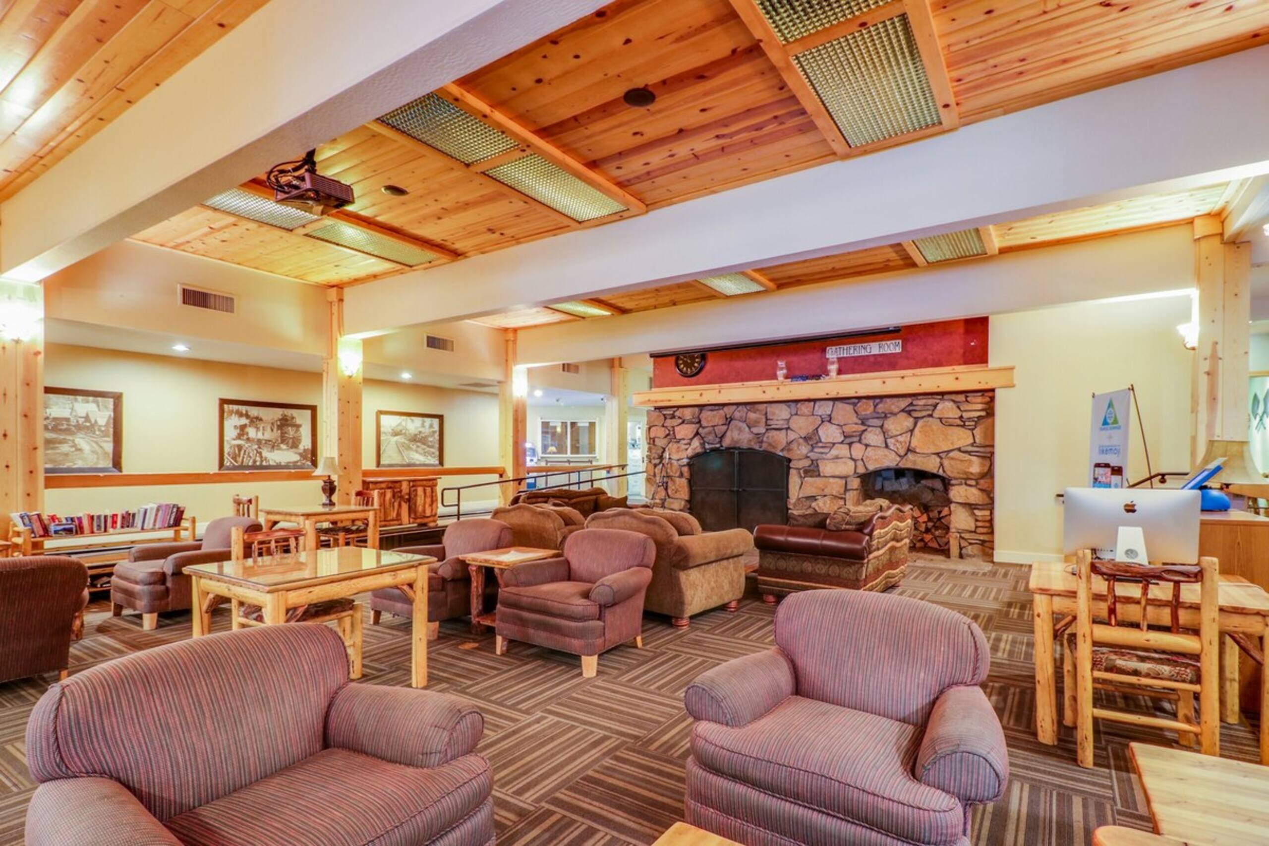 Updated 3BR Skiview, Pool, Hot Tub, Sauna - Photo 31