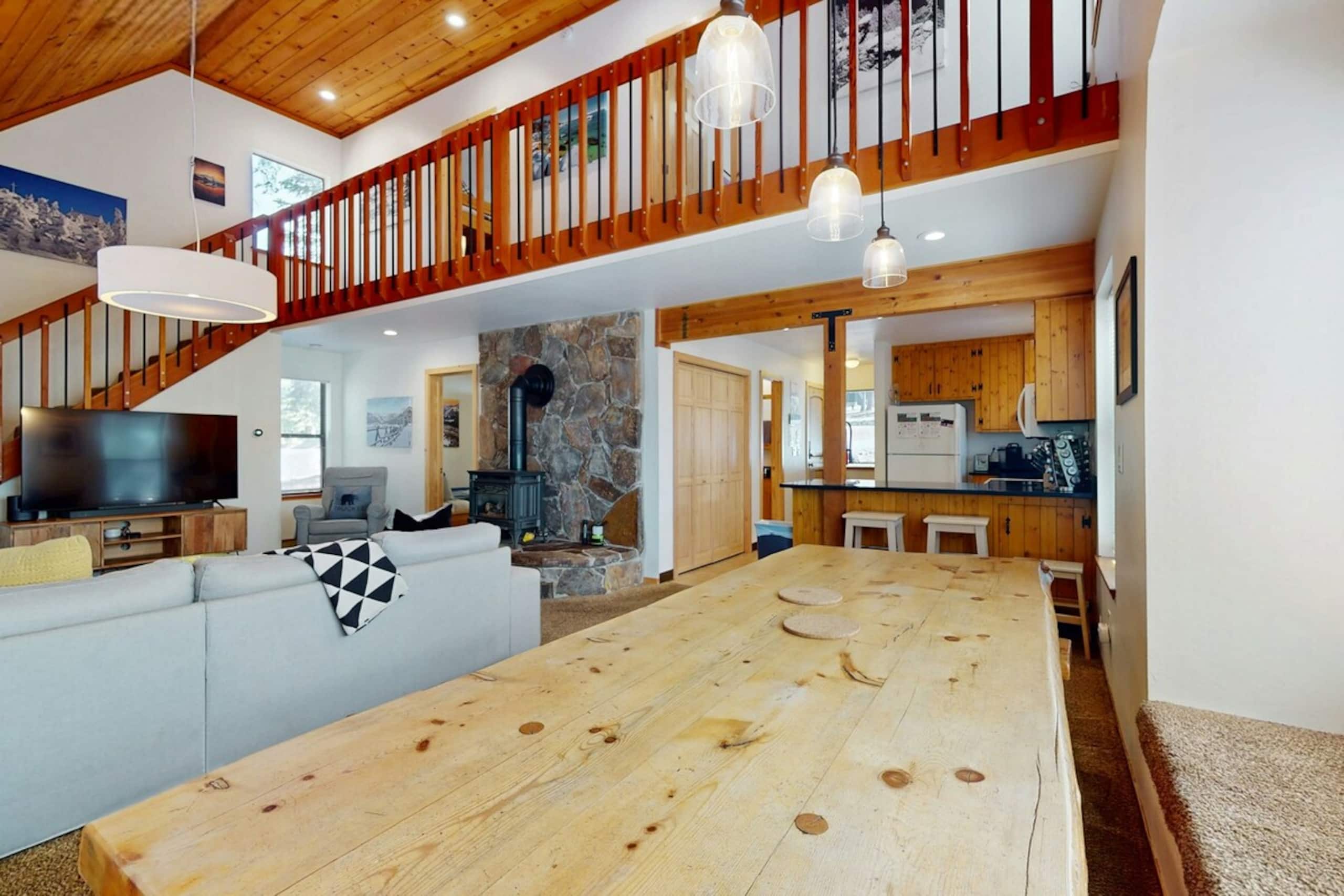 Updated 3BR Skiview, Pool, Hot Tub, Sauna - Photo 4