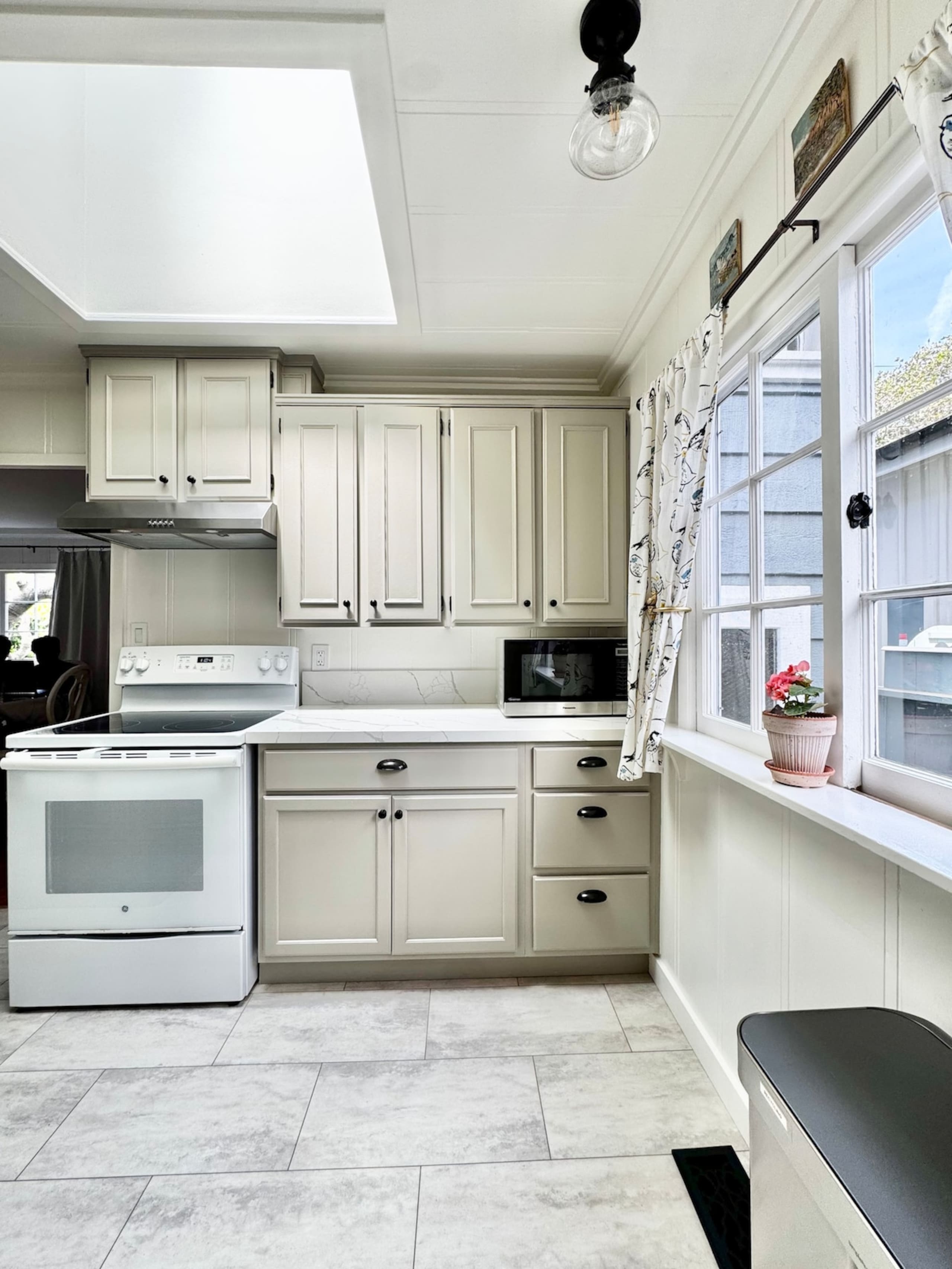 Prime Downtown Location-2 Br/2Bath/Private Office - Photo 8