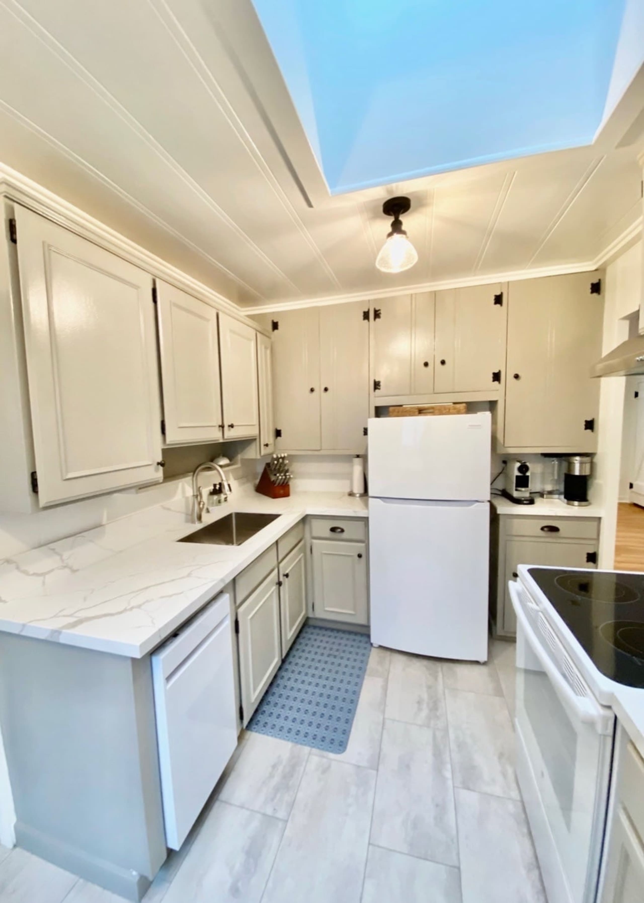 Prime Downtown Location-2 Br/2Bath/Private Office - Photo 12