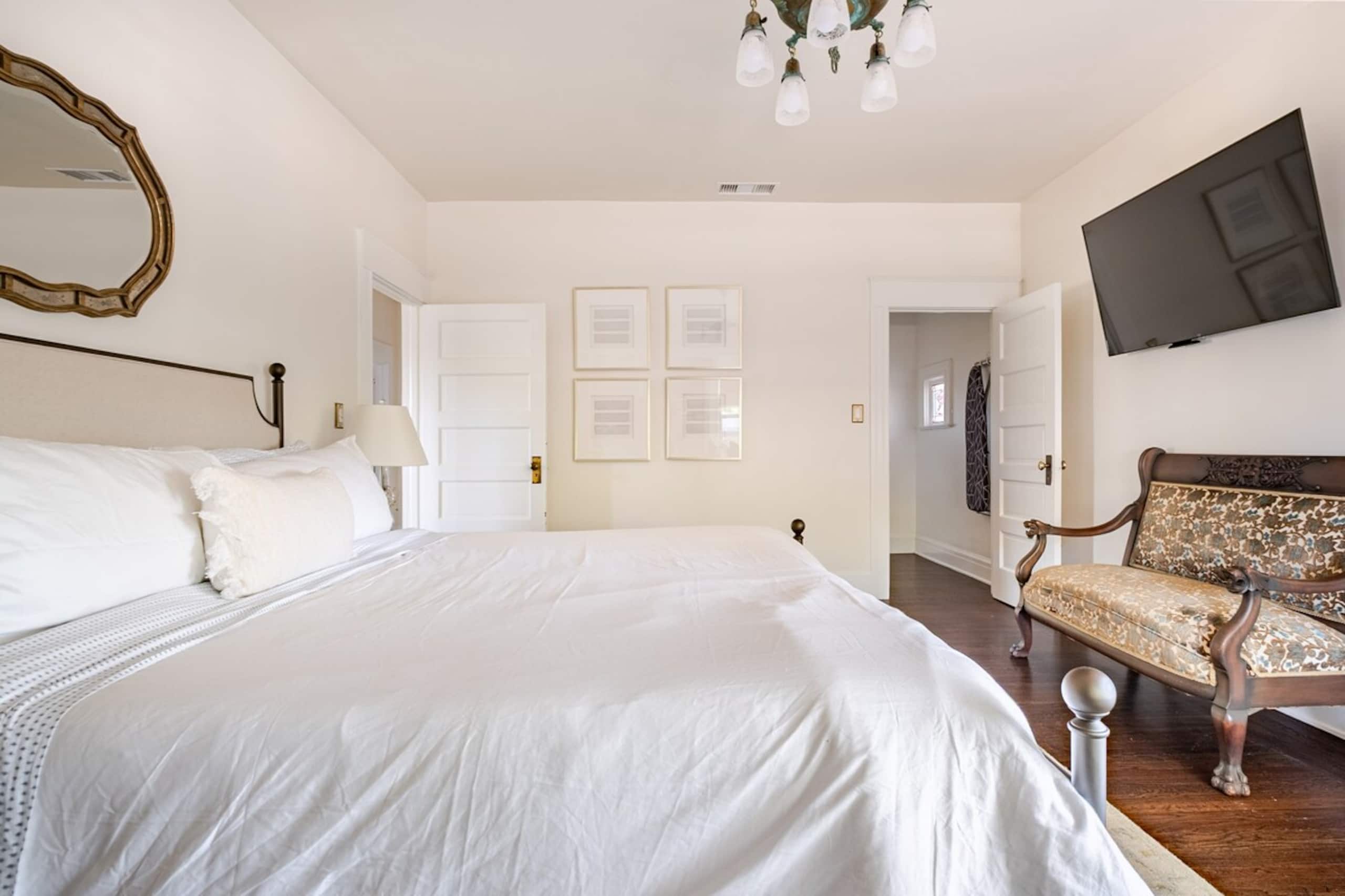 Historic Luxury Home In The Heart of Downtown - Photo 36