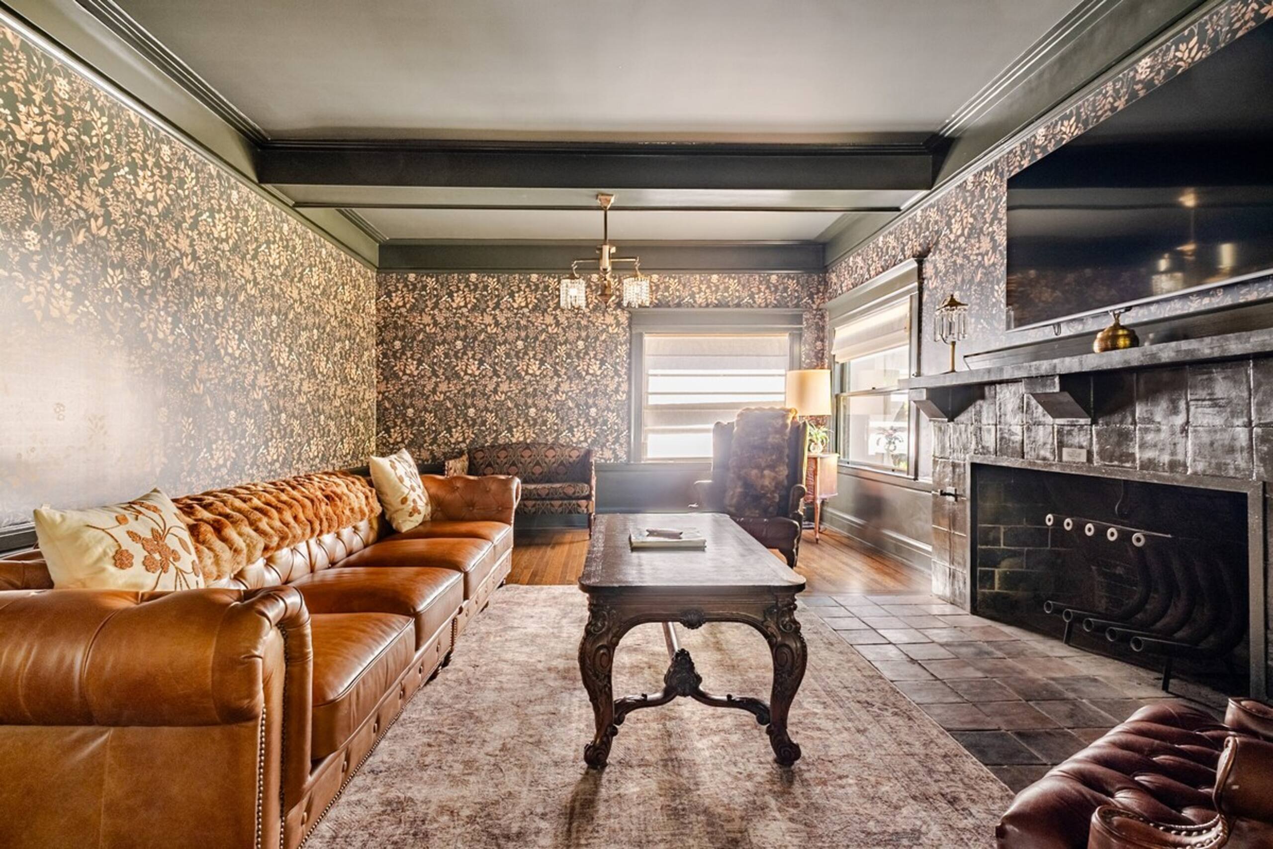 Historic Luxury Home In The Heart of Downtown - Photo 4
