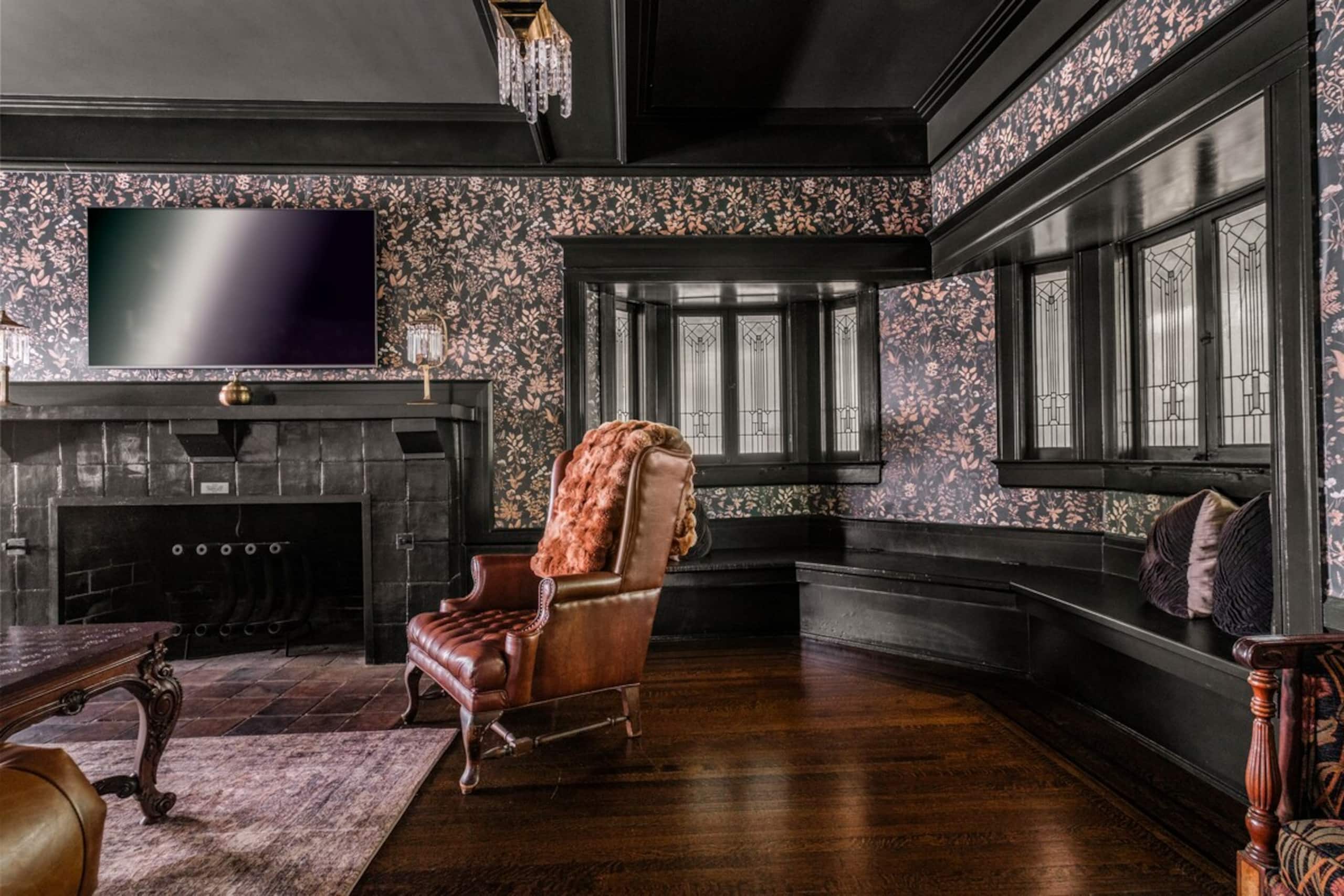 Historic Luxury Home In The Heart of Downtown - Photo 2