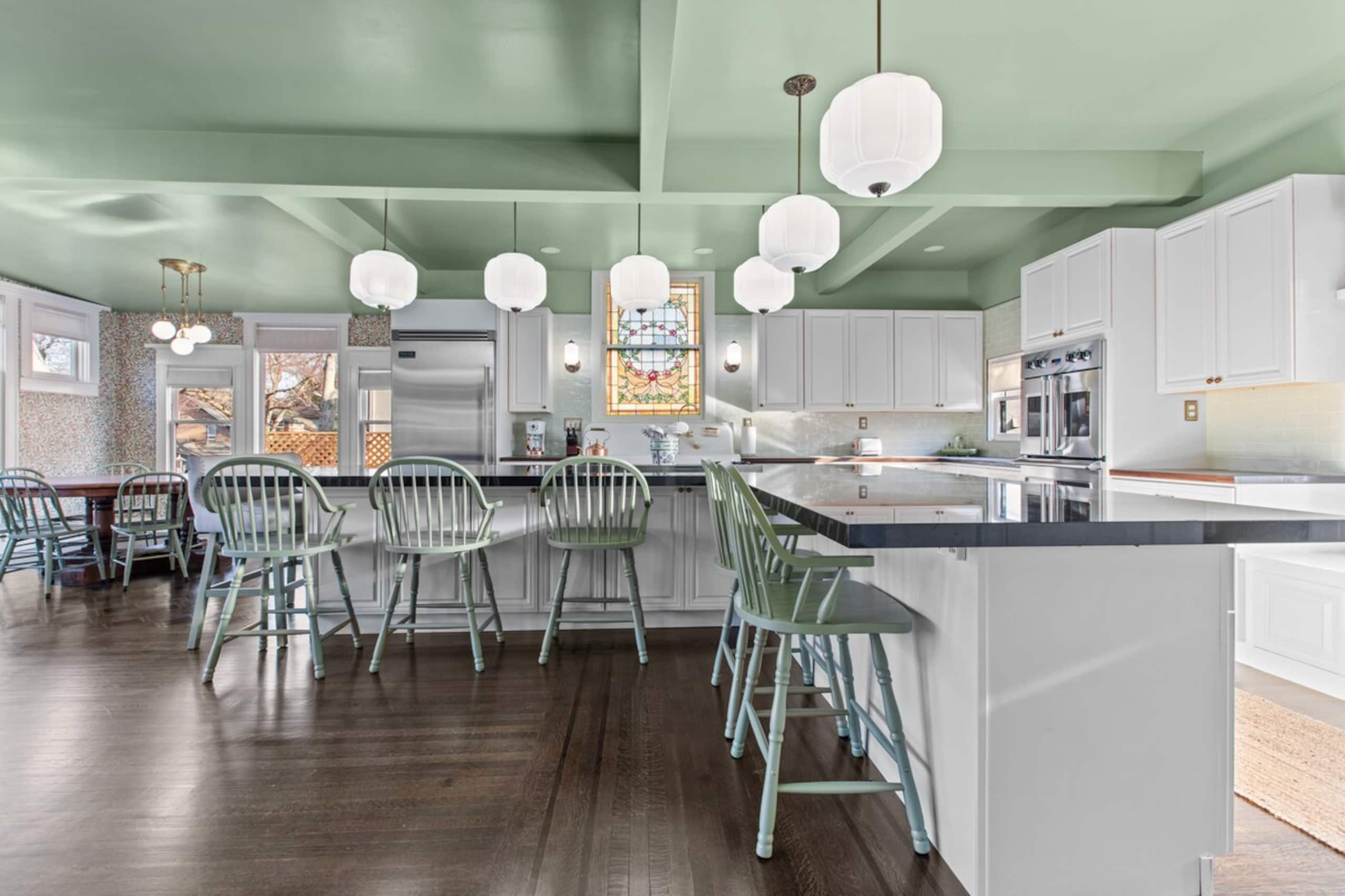 Historic Luxury Home In The Heart of Downtown - Photo 10