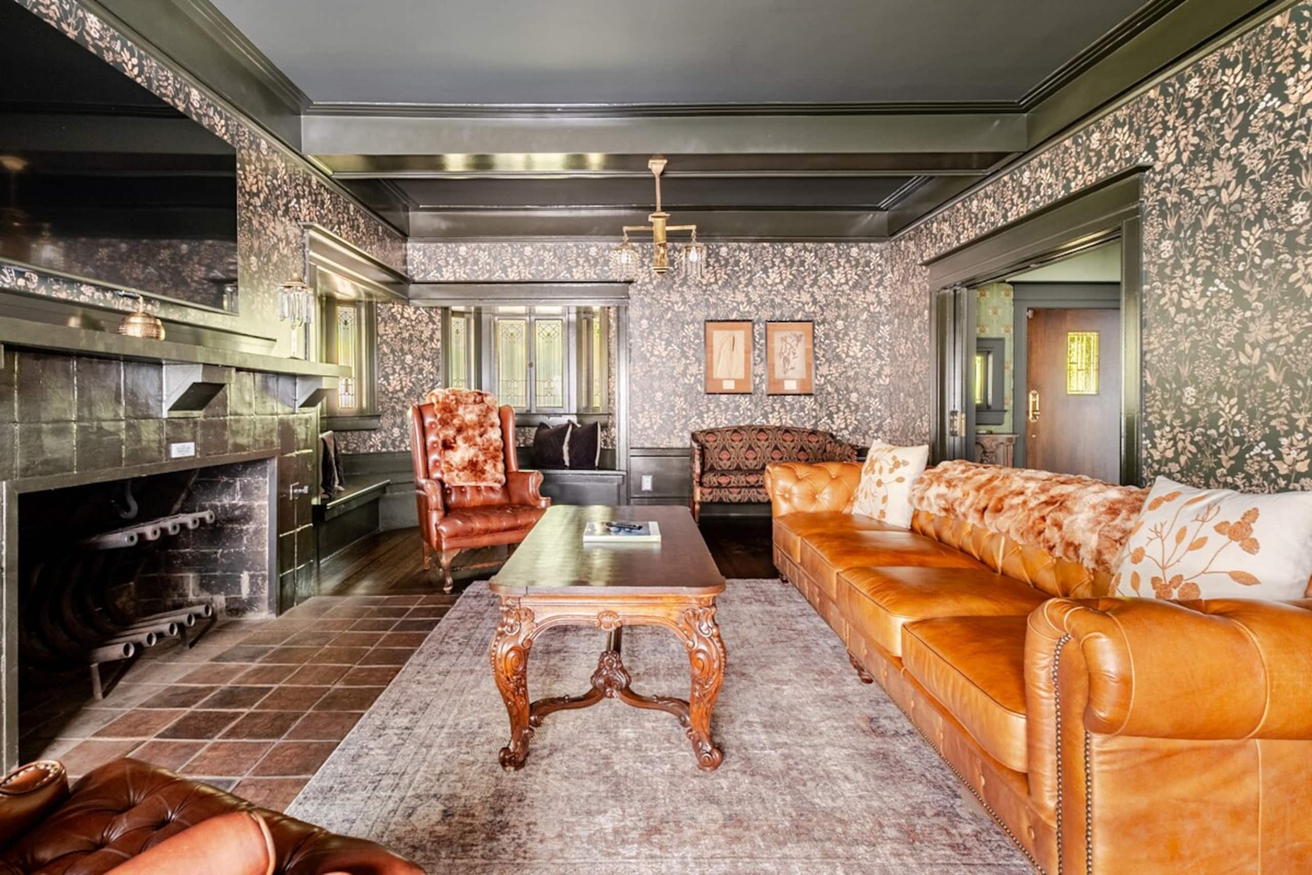 Historic Luxury Home In The Heart of Downtown - Photo 8