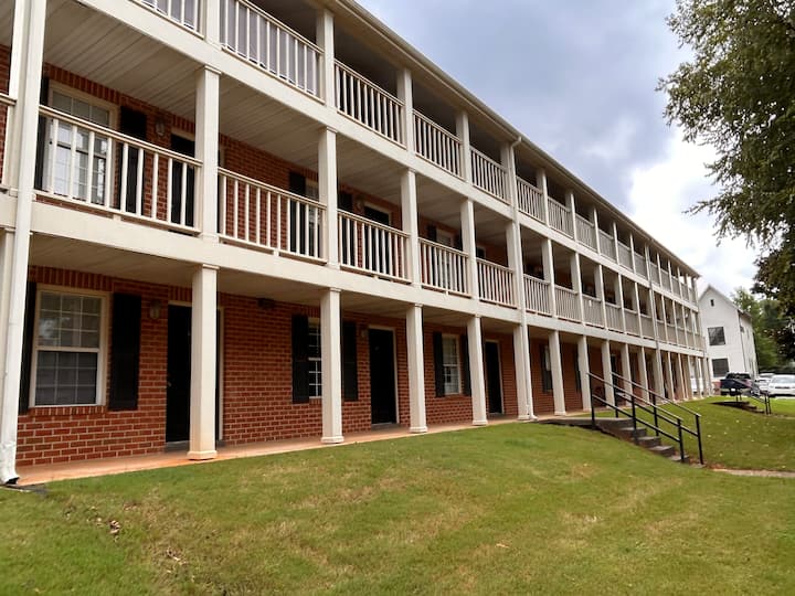 Close To Downtown Clemson And On Cat Bus Route. - Clemson, SC