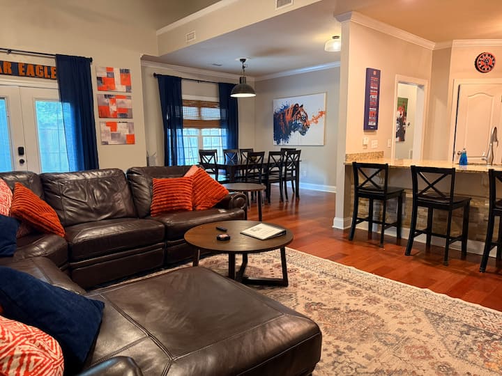 Spacious 3 Bed 3 Bath Tiger Den - 1 Mile To Au! - Auburn, AL