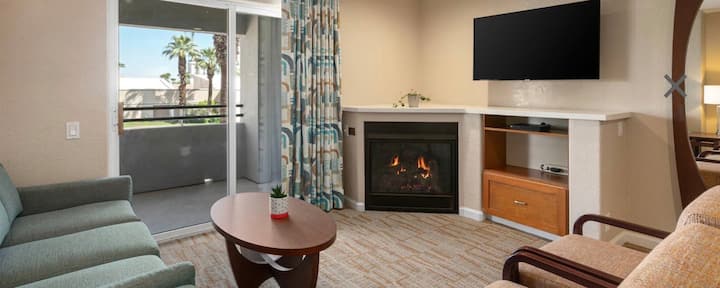 Sunny Palm Springs 2br Resort Getaway - Palm Springs, CA