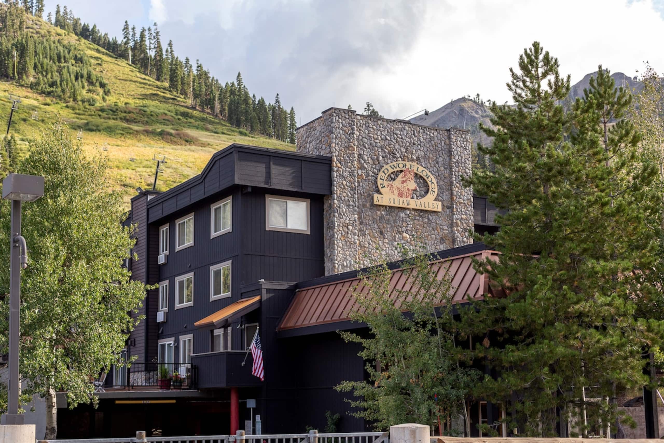 Studio and Red Wolf Lodge and Olympic Valley - Photo 3