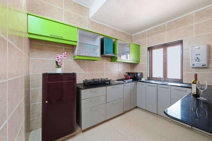 Full kitchen image 1