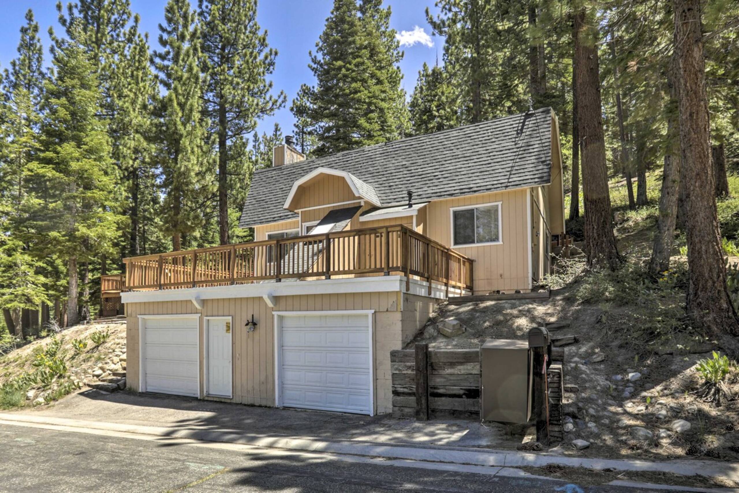 6 Mi to Heavenly Mountain South Lake Tahoe Rental - Photo 2