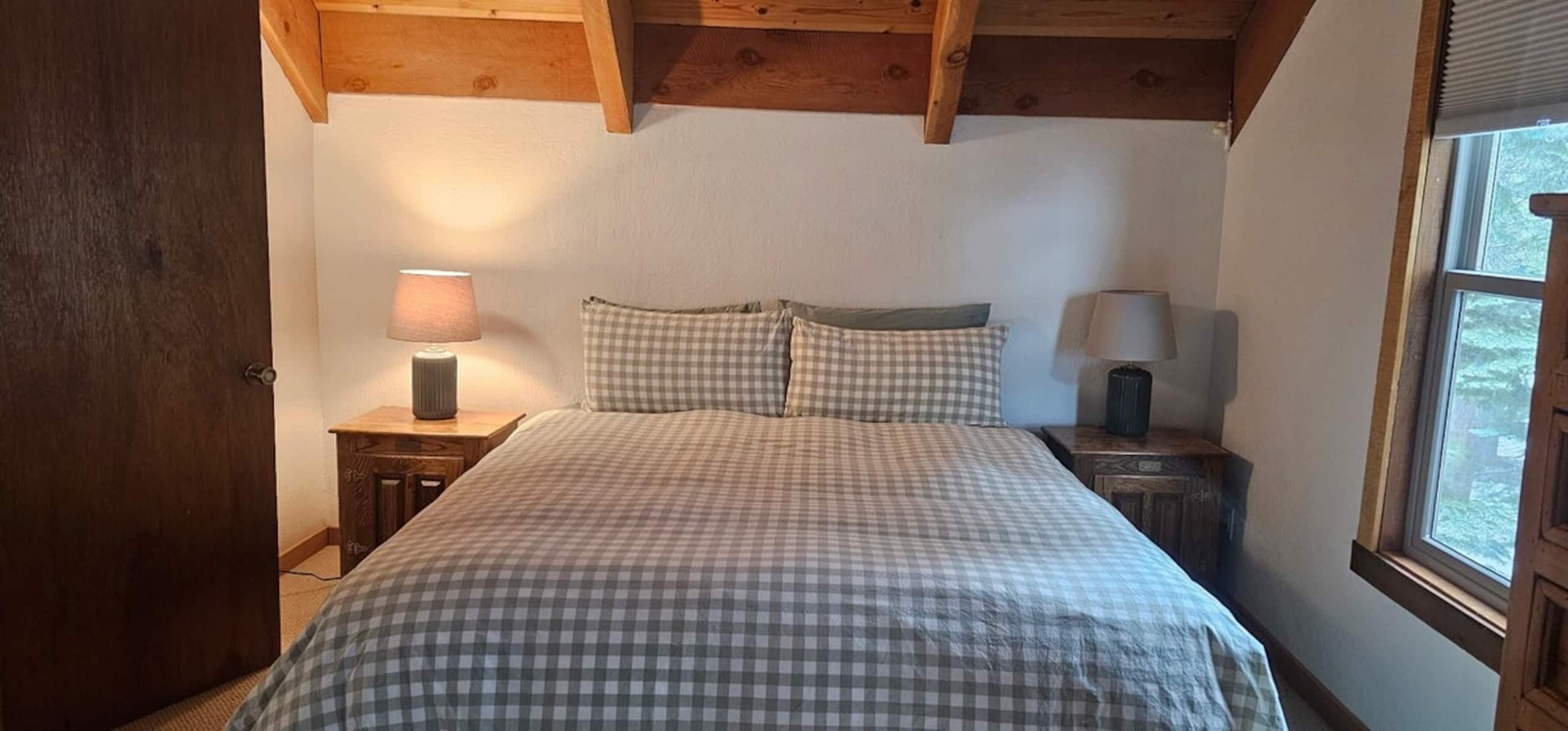 Newly Renovated 3Br Tahoe Cabin - Photo 8