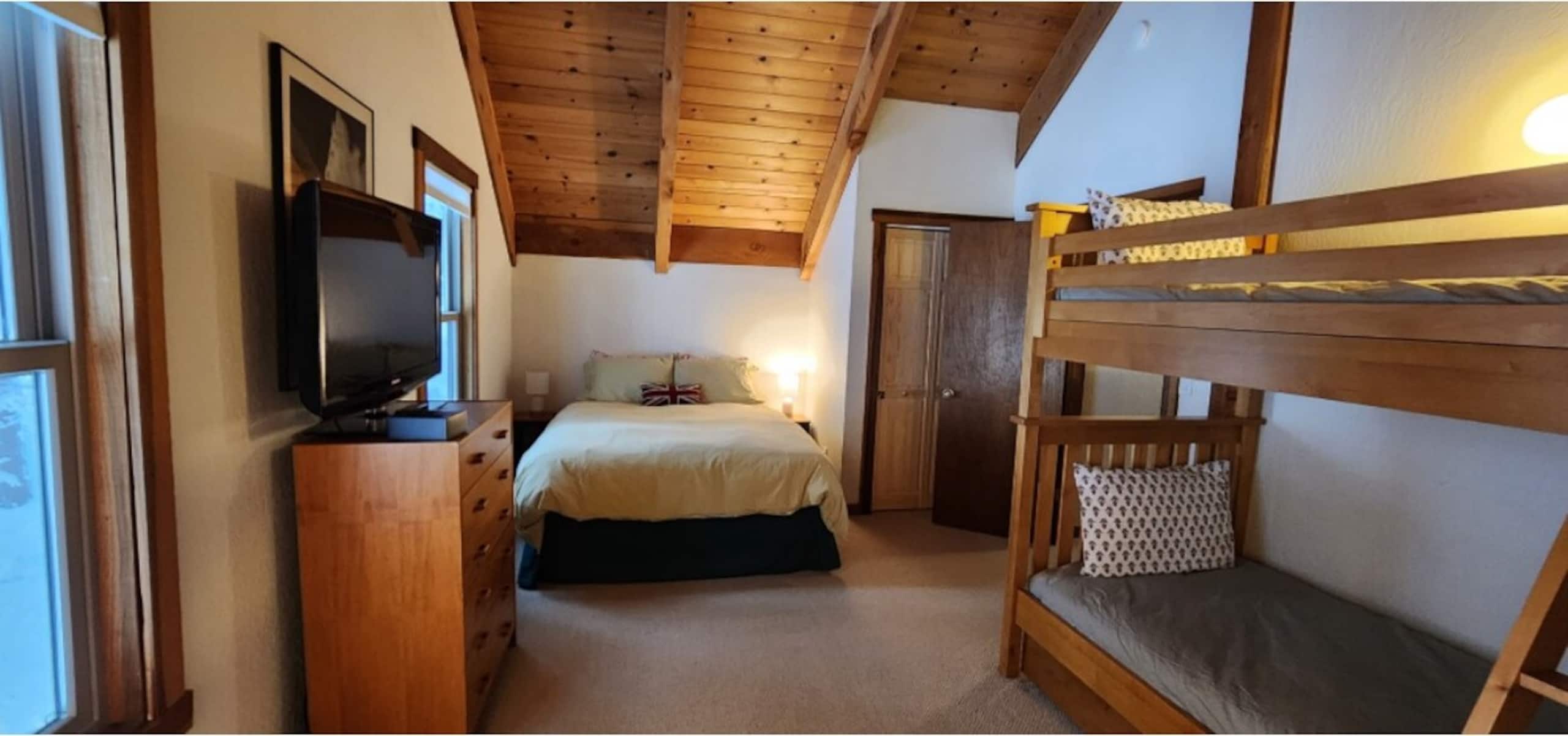 Newly Renovated 3Br Tahoe Cabin - Photo 15