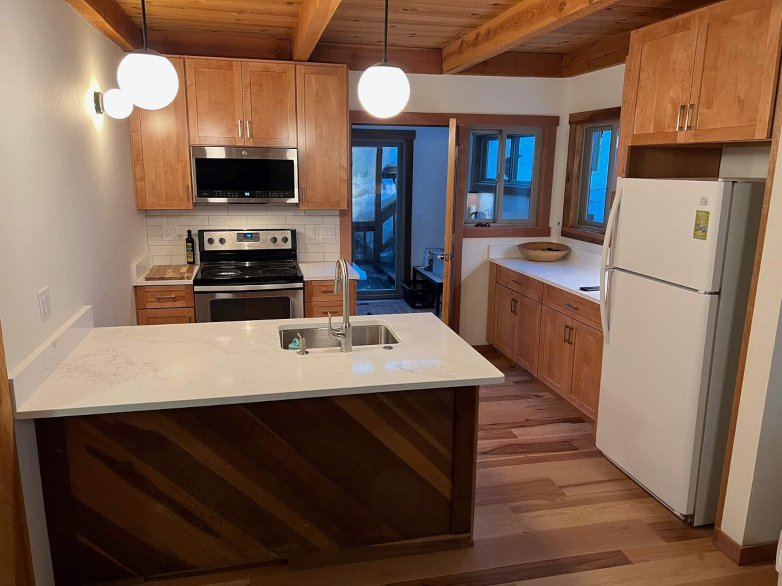 Newly Renovated 3Br Tahoe Cabin - Photo 3