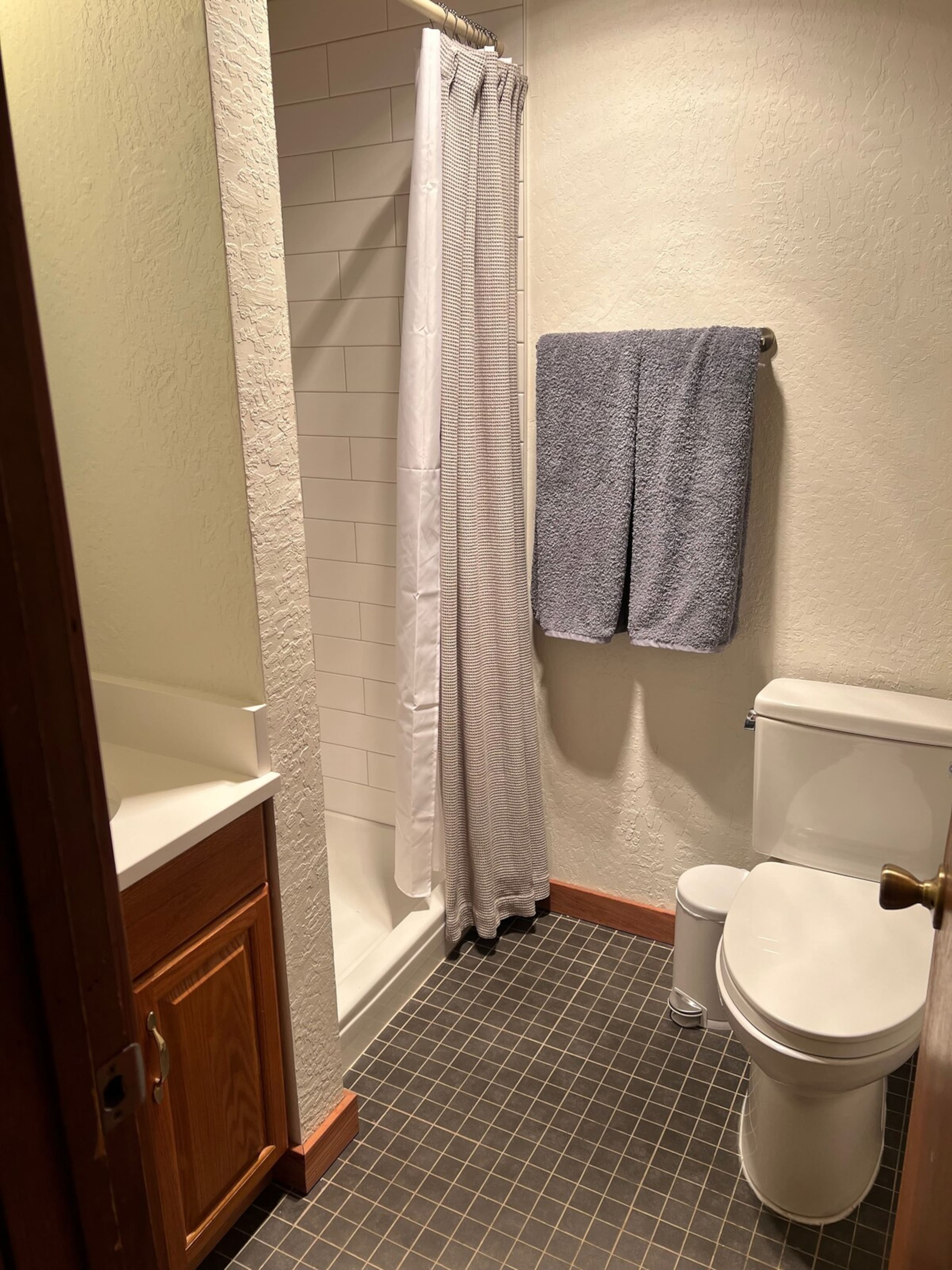 Newly Renovated 3Br Tahoe Cabin - Photo 16
