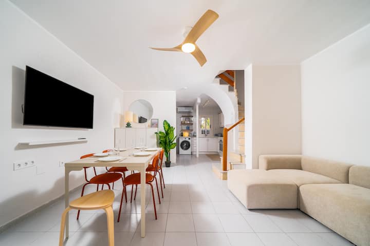 Sunny Family Retreat | Pool & Spacious Living - Cabo Roig