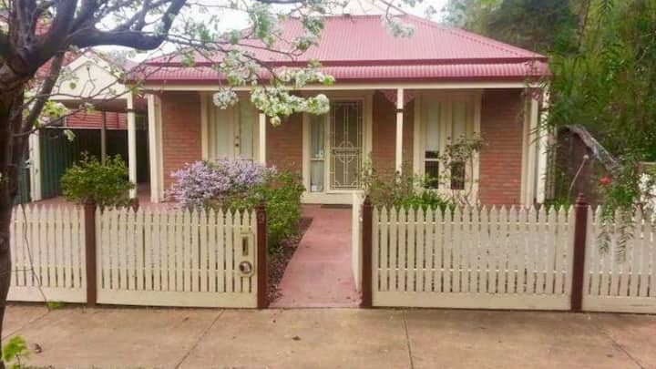 Kyneton Cottage - Caroline Springs