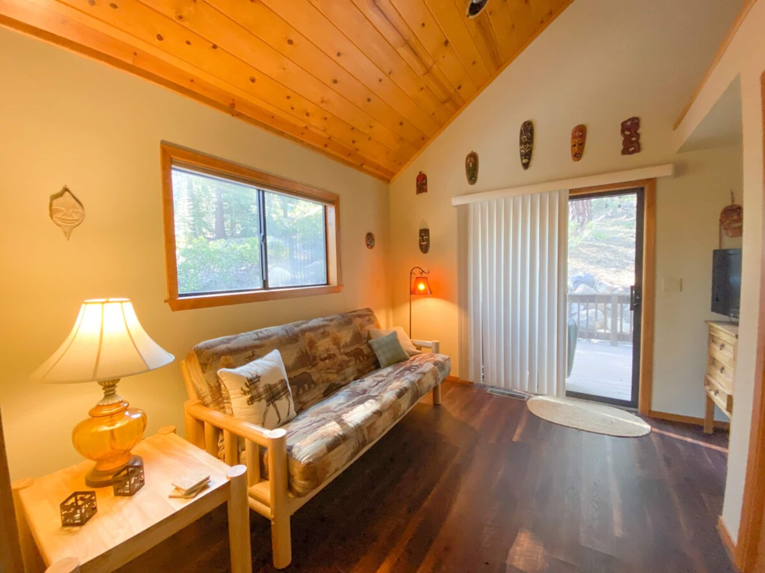 Truckee Getaway Ski/Lake Cabin - Photo 4