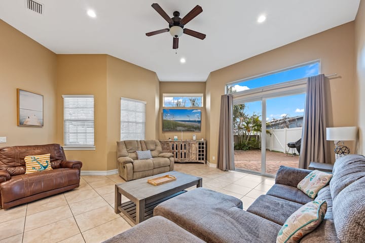 Group-friendly 5br/4.5ba With Private Yard - Satellite Beach, FL