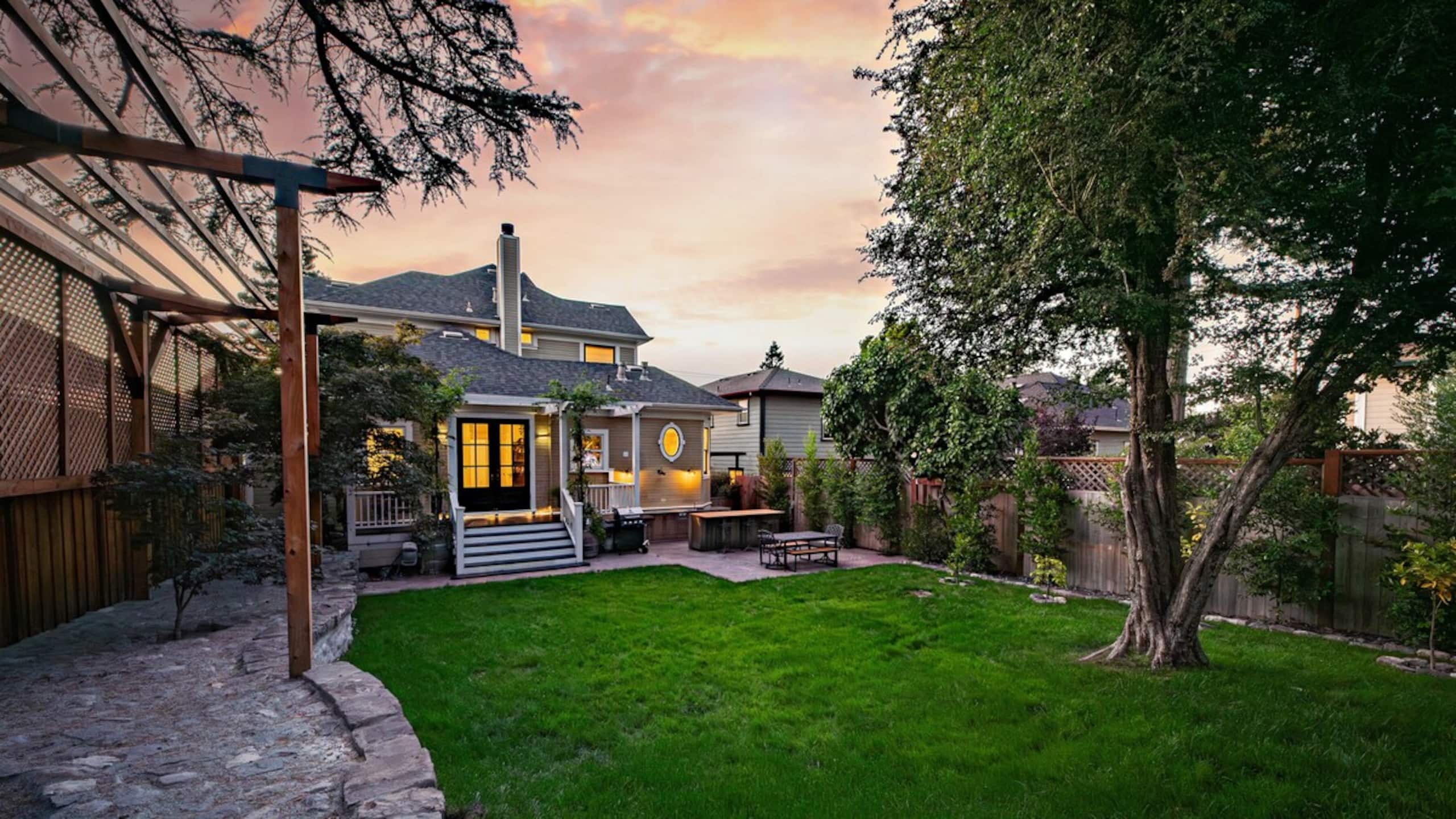 Luxury Victorian in Downtown Petaluma - Photo 34